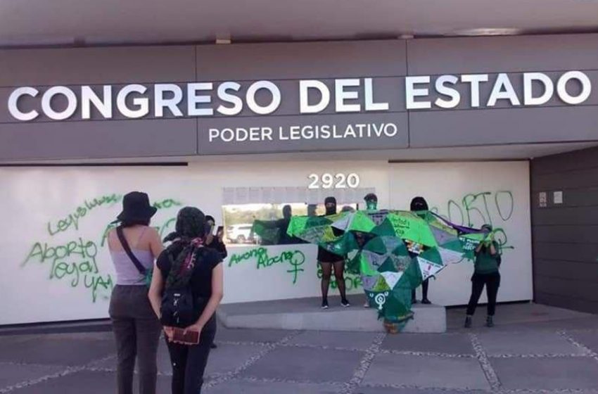  Connie Herrera rechaza las pintas realizadas en el Congreso Local