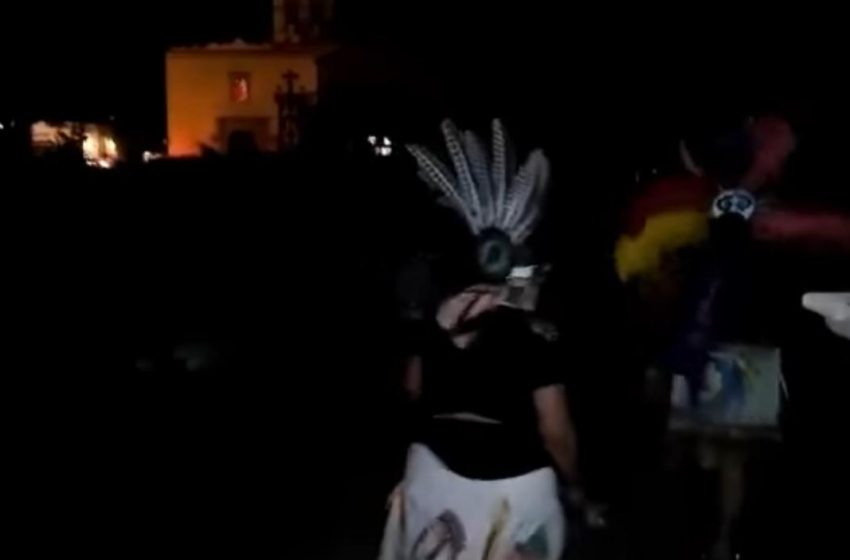  Grupo rebelde de concheros danzó ayer en el templo de “La Cruz”: Apolinar Casillas