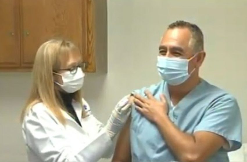  Andrés Smith, primer mexicano en vacunarse vs COVID-19 en Estados Unidos