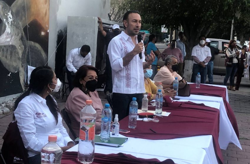  Arturo Maximiliano pide el voto para Frida González, candidata a diputada local