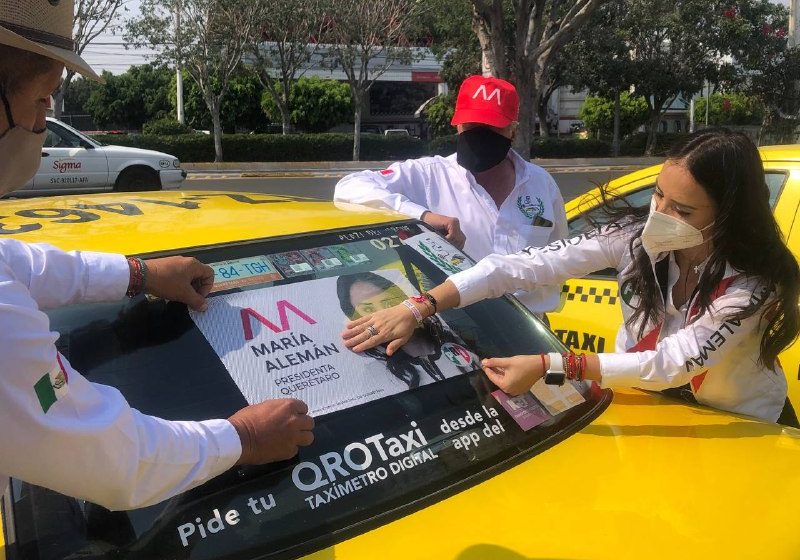  Ofrece María Alemán seguro de vida para taxistas de Querétaro