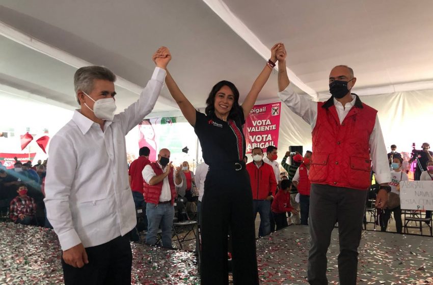 Los exgobernadores Enrique Burgos y José Calzada piden el voto para Abigail Arredondo