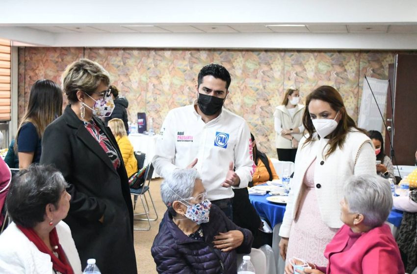  Se reúne Agustín Dorantes con queretanas para compartir su trabajo legislativo