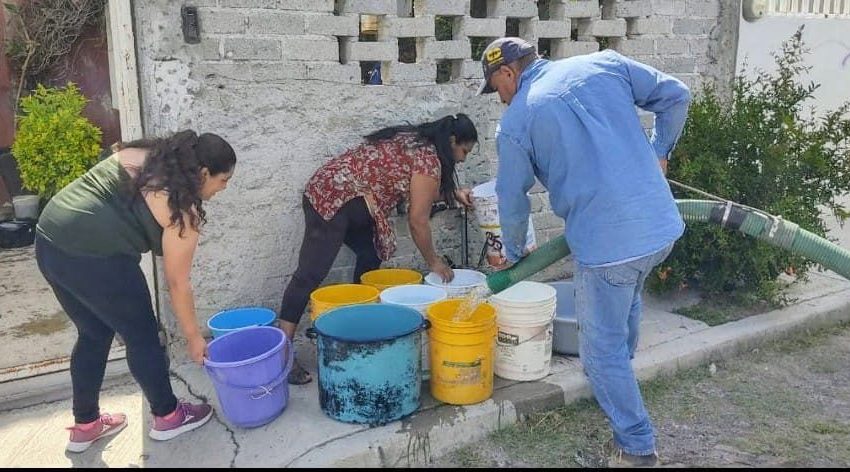  Con pipas de agua, apoya Municipio de Querétaro a familias afectadas por irregularidad en el servicio