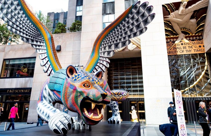  Exhiben alebrijes oaxaqueños frente al Rockefeller Center