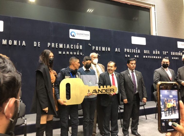  Michel Pablo Padilla es premiado como el Policía del Año 2021