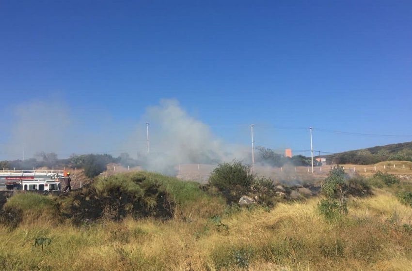  Protección Civil estatal de Querétaro atiende incendio en Obrajuelos