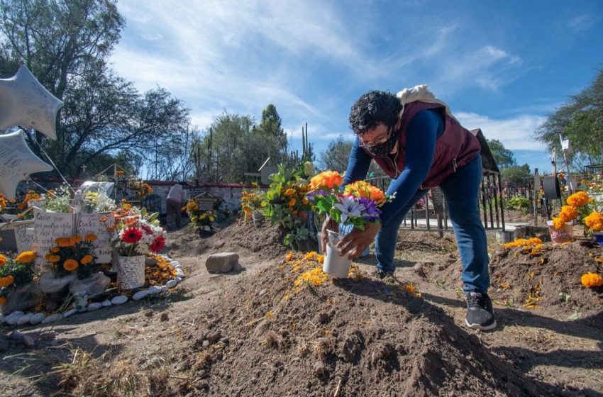 Panteones en El Marqués recibieron más de 13 mil visitantes en Día de Muertos