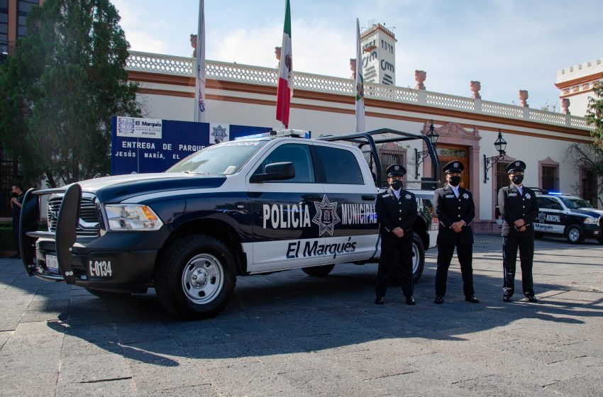  Enrique Vega entrega 15 patrullas a Seguridad Pública de El Marqués