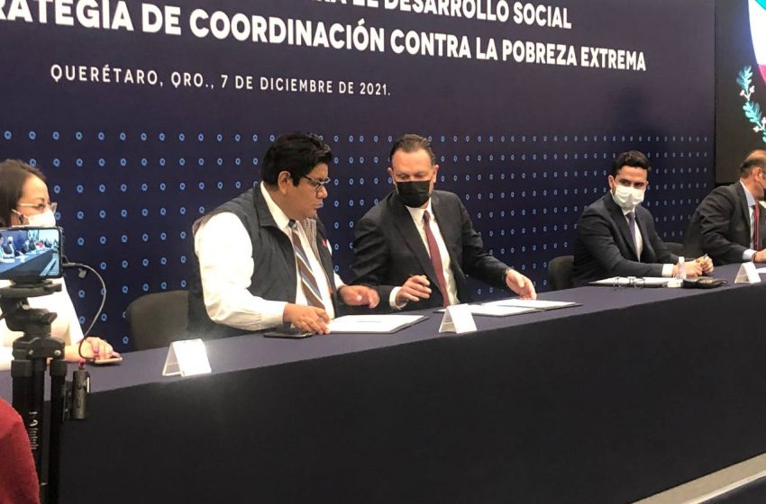  Mauricio Kuri encabeza firma de convenio con el CONEVAL