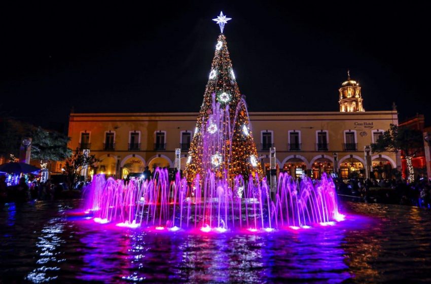  Encienden pino e iluminación navideña en el Centro Histórico de Querétaro