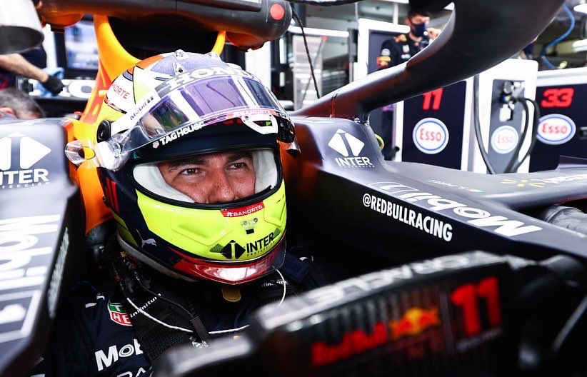  Apoyo de Checo Pérez permite a Max Verstappen conseguir la Pole Position