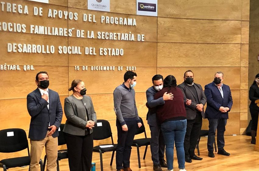  Municipio de Querétaro y Sedesoq entregan 684 apoyos para negocios familiares