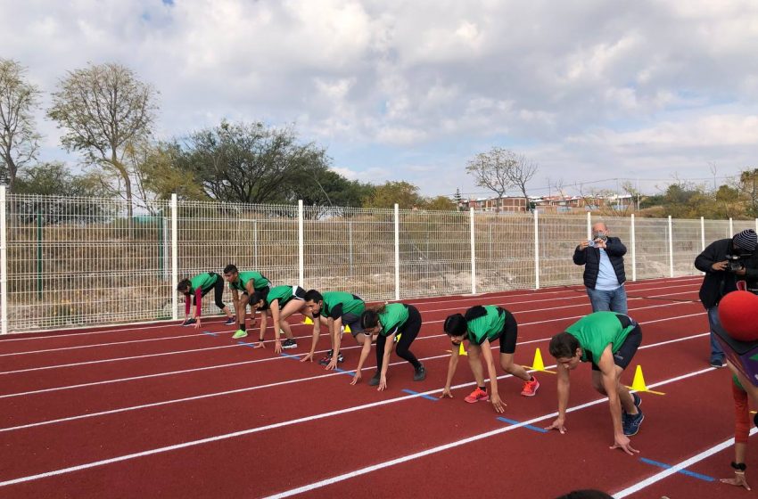  Estrena UTEQ pista de atletismo