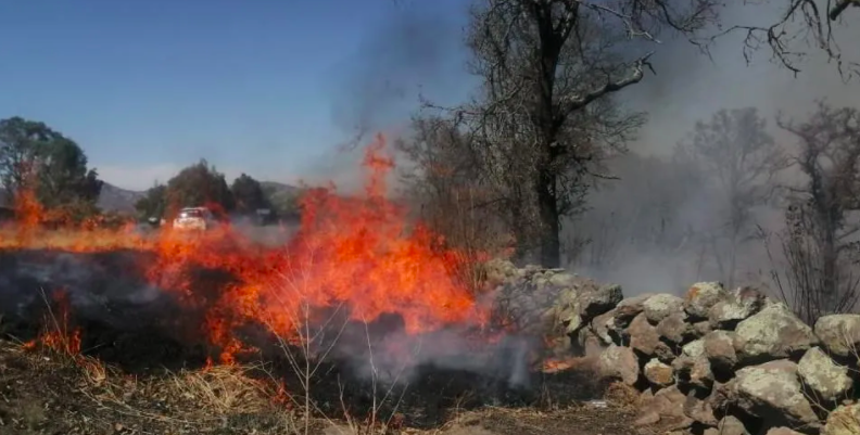  Activan Plan DN-III-E por incendio forestal en Amealco