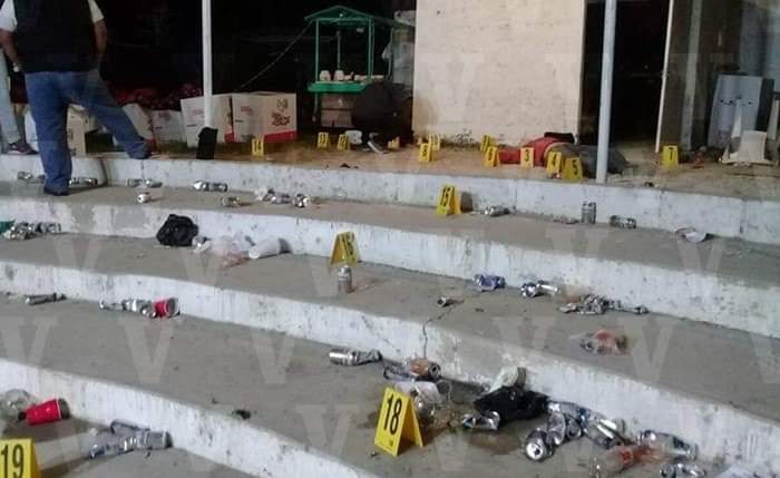  Pelea de gallos en Michoacán termina en masacre; hay 20 personas fallecidas