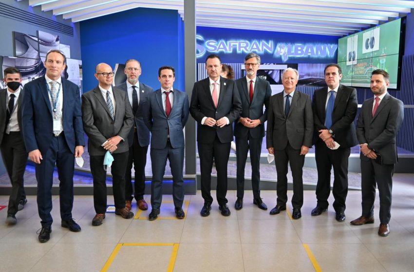  Realiza gobernador recorrido por las instalaciones de grupo Safran