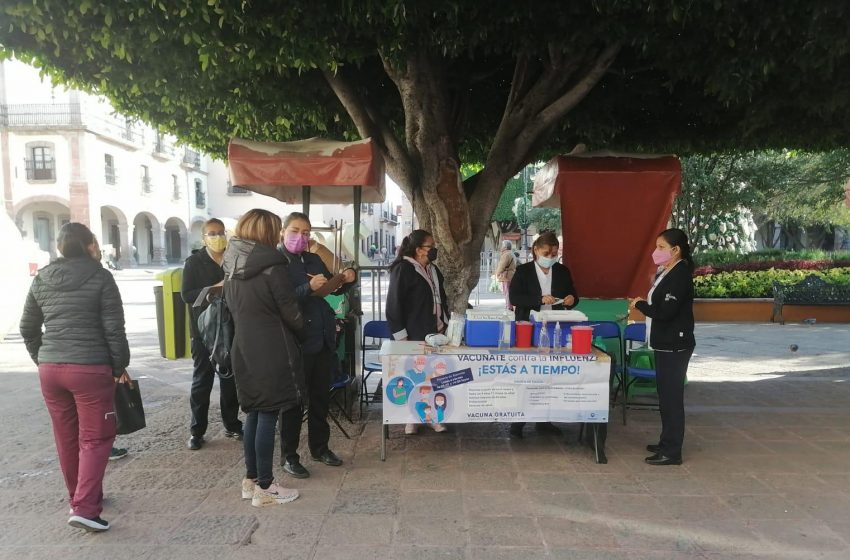  Continúa SESEQ aplicando la vacuna contra la Influenza