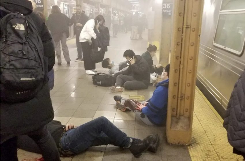  Tiroteo en Metro de Nueva York deja varios heridos