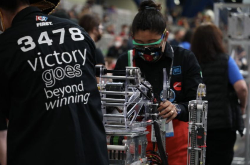  Destacan jóvenes en mundial de robótica