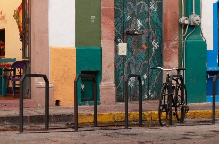  Instalan bici estacionamientos en Centro Histórico