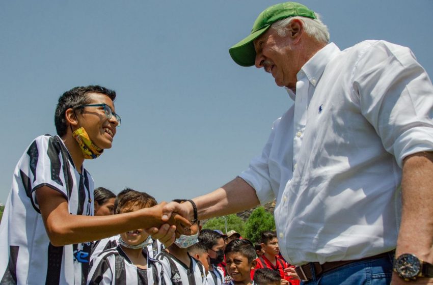  Enrique Vega inaugura las ligas municipales de futbol