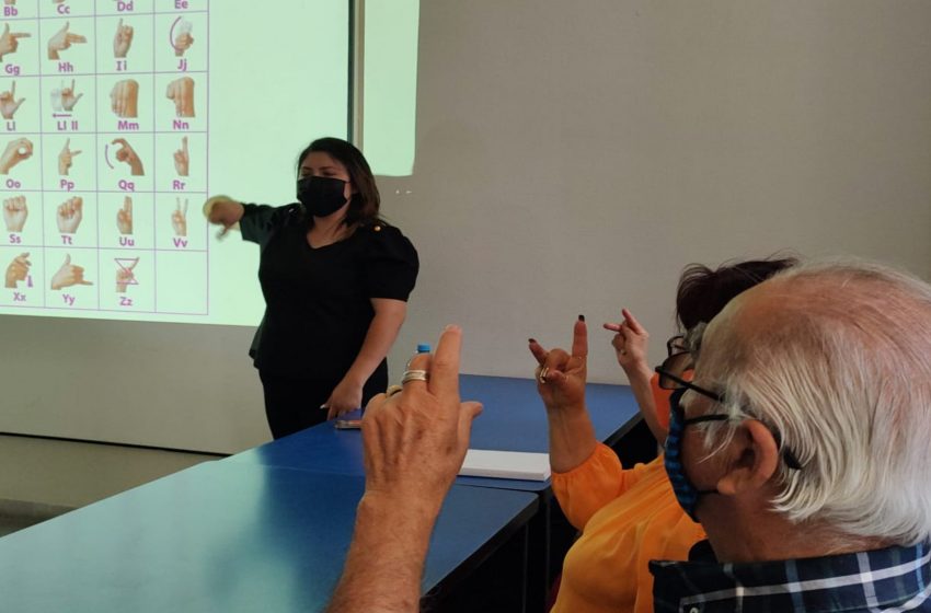  Secretaría de Salud imparte taller de Lengua de Señas Mexicanas