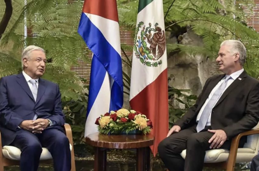  Díaz-Canel recibe a AMLO con honores en el Palacio de la Revolución de La Habana