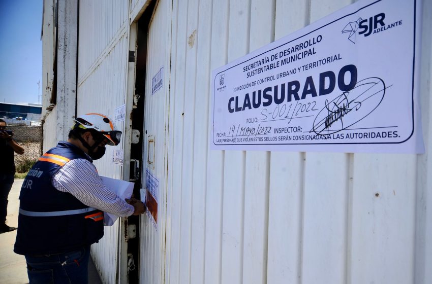  Clausuran bodega de químicos en San Juan del Río