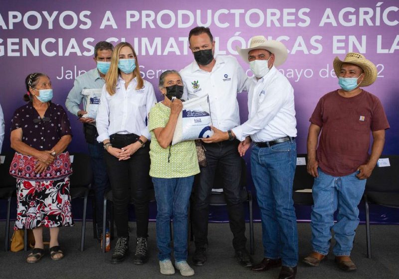  Entrega gobernador apoyos a productores de la Sierra Gorda queretana