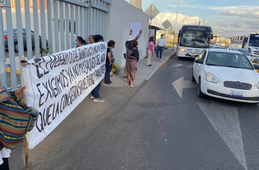  Cierran Bernardo Quintana exigiendo liberación de detenidos