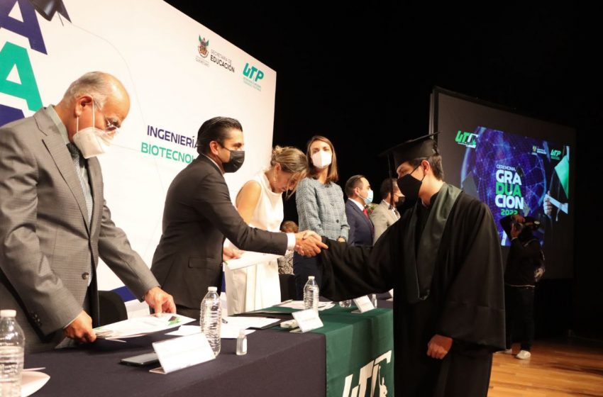  Acompaña Roberto Sosa Pichardo a egresados de la UTC en ceremonia de graduación