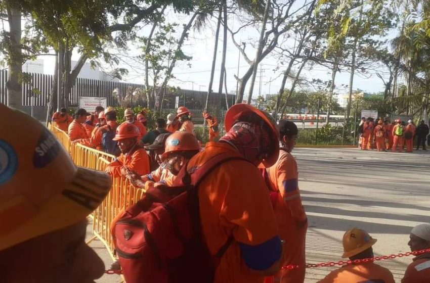  Protestan 200 trabajadores despedidos de Dos Bocas