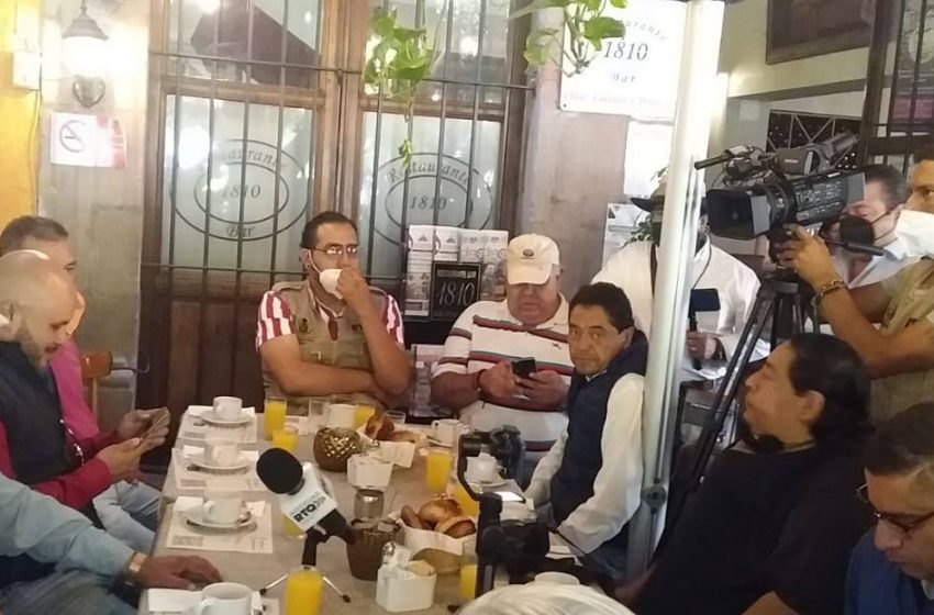  Piden sindicalizados despedidos de Pinal de Amoles ayuda al gobernador