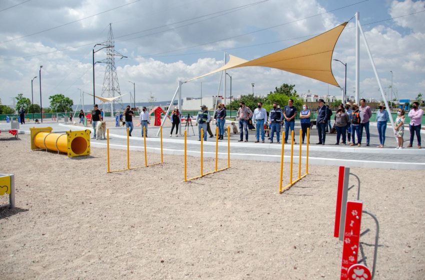  Enrique Vega inaugura el parque recreativo para perros del fraccionamiento El Mirador