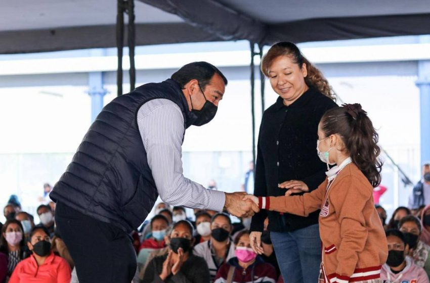  Continúa la entrega de apoyos d programa “Becas Adelante” en San Juan del Río