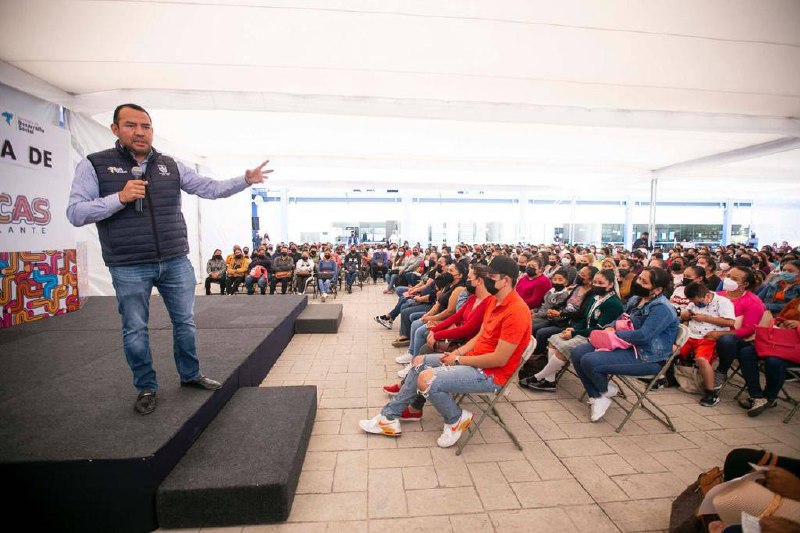  Llega Roberto Cabrera a 6 mil becas entregadas para jóvenes sanjuanenses