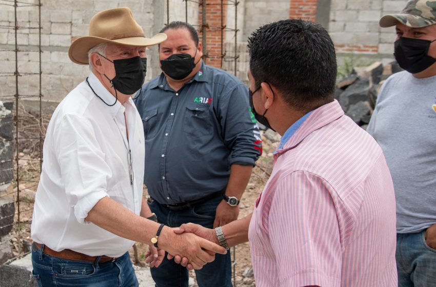  Hacen entrega de obra pública en Los Pocitos