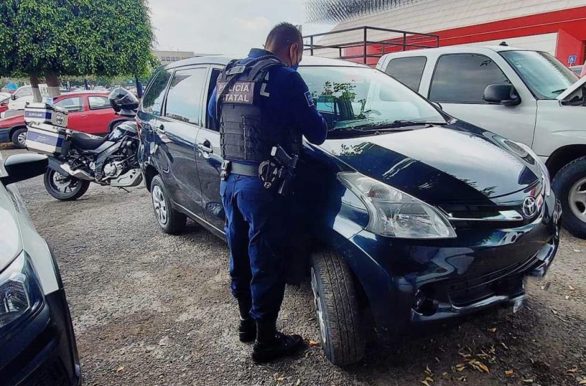  Motopatrullas de la Policía Estatal recuperan vehículo robado que intentaba ser vendido