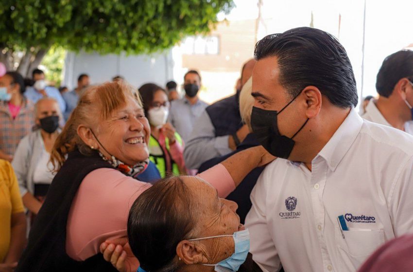  Asiste Luis Nava a la entrega de mejoramiento de calles en Lomas de Casa Blanca