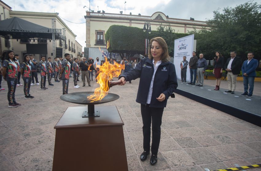  Llevan atletas fuego simbólico de la independencia a Dolores Hidalgo