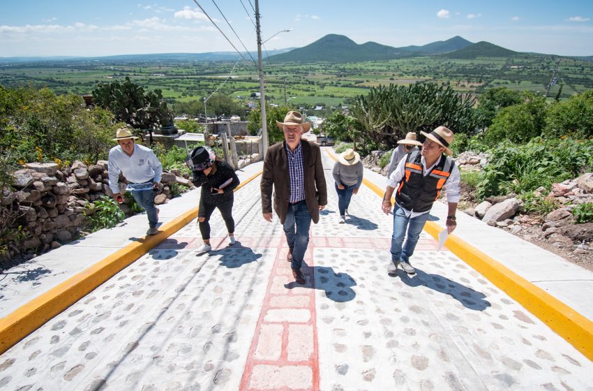  Realiza Enrique Vega supervisión de obra pública en cinco comunidades de El Marqués