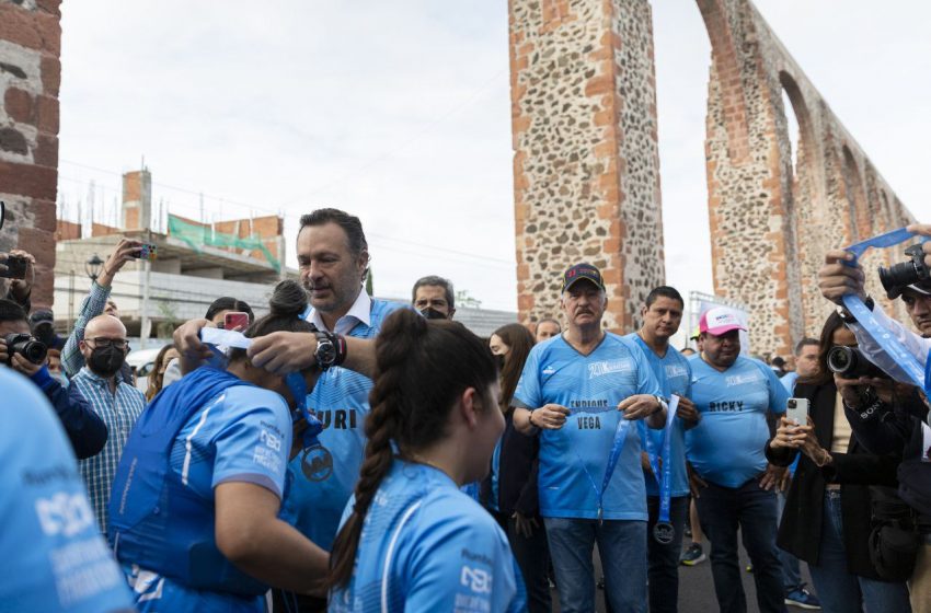  Reconoce gobernador a participantes de los 21k Medio Maratón