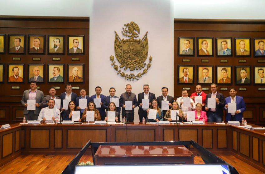  Firman pacto para Fortalecimiento de las Haciendas Públicas Municipales