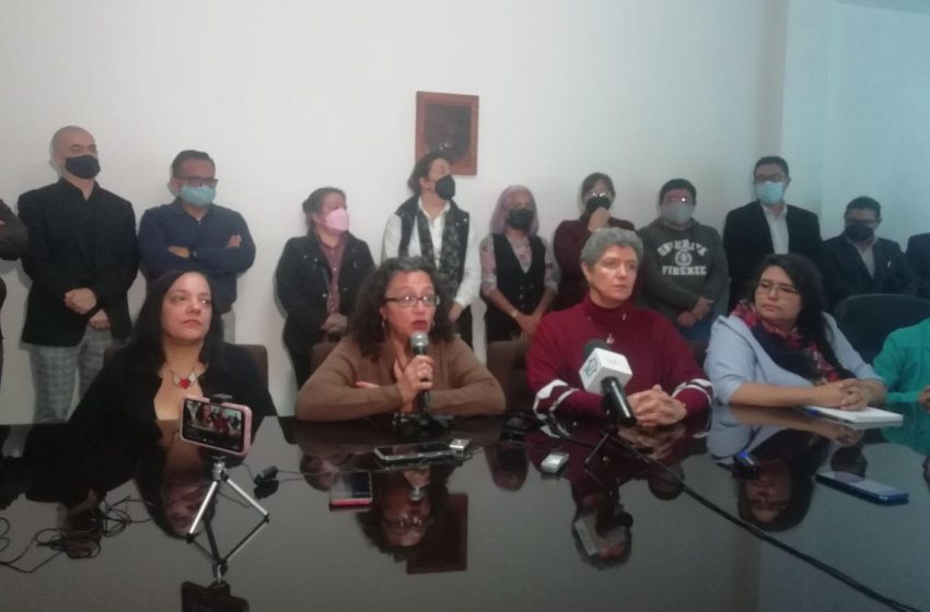  UAQ celebra anuncio de entrega del pliego por parte de estudiantes paristas