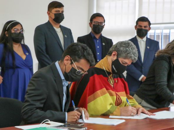  Firman estudiantes y autoridades de la UAQ pliego petitorio de la FEn