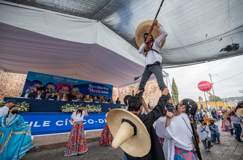  Realizan desfile por Aniversario de la Revolución Mexicana en El Marqués