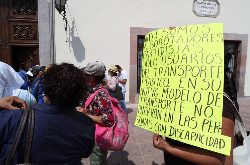  Vuelven a manifestarse habitantes de Santa Bárbara por transporte público