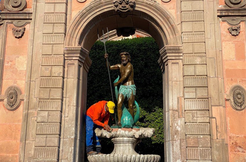  Recolocan estatua de Neptuno en Centro Histórico