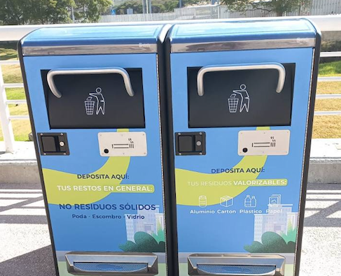 Málaga instala papeleras inteligentes que compactan los residuos con  energía solar